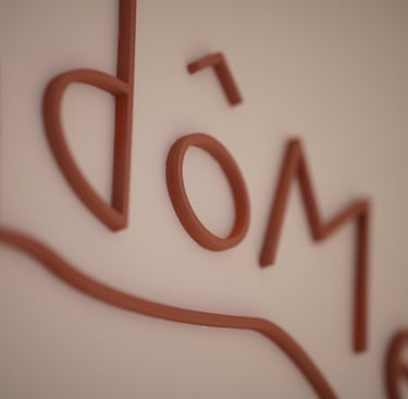 Détail des découpes du logo et de sa mise en couleur