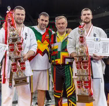 I WFKO Pasaulio čempionatas. Mokytojas V. SIlvaško ir III vietos laimėtojas P. Žimantas