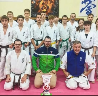 Akmenės raj. SK „Energija“ su 2025 m. Europos čempionais Pauliumi Žimantu ir Vladimiru Silvaško