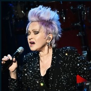 Foto de Cyndi Lauper atividades de inglês site Eldren Piva