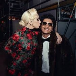 Foto de Bruno Mars e Lady Gaga atividades de músicas em inglês do site Eldren Piva