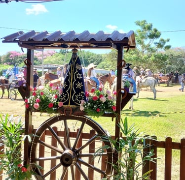 Rancho da Mãe durante a cavalgada pre-Queima do Alho
