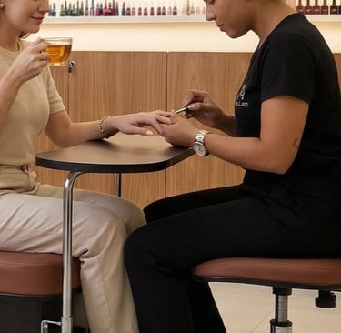 Atendimento pontual e sem filas de espera no ambiente aconchegante do We Hall Beauty.