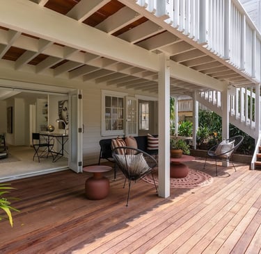 Home extension in Remuera by Qualitas Builders, Auckland - modern deck with white supports for balcony