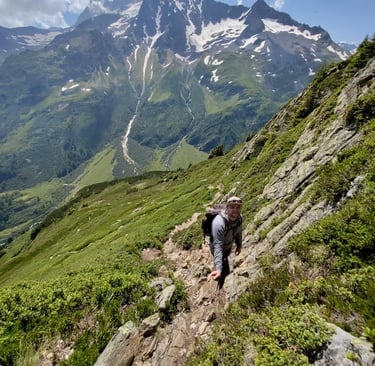 The steep trail down from Sustlihütte