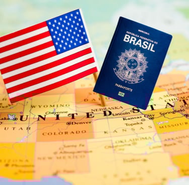 foto de uma mapa dos estados unidos com a bandera americana e passaporte brasileiro