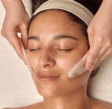 FACIALISTE SOIN VISAGE GUA-SHA KOBIDO D'OR ET D'ÉCRINS