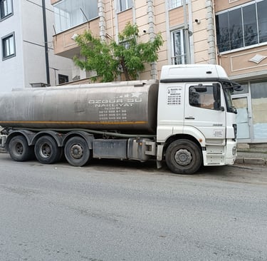 a truck with a tankless tank on it