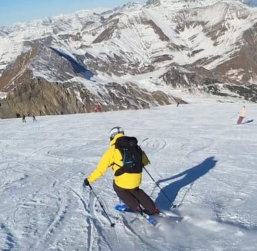 Skifahrer mit schweizer Kreuz, Übung Skitechnik"