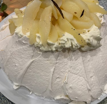 Pavlova aux poires pochées à la vanille chez Marmite & Papillote