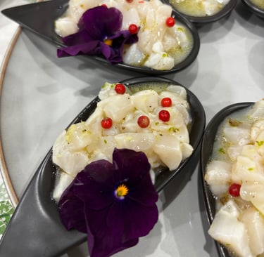 Tartare de St Jacques au gingembre et baies roses pour un apéritif de fêtes chez Marmite & Papillote