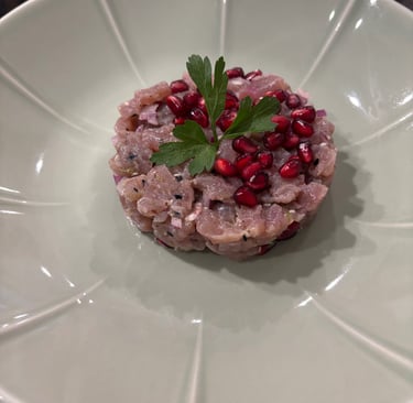 Tartare de thon au sumac et grenade chez Marmite & Papillote, cuisine conviviale