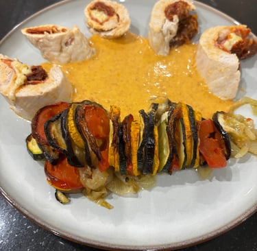 Ballottine de volaille au chorizo et tomates séchées, Tian de légumes, chez Marmite & Papillote