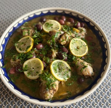 Tagine de poulet aux citrons confits, ça sent bon les épices chez marmite et papillote!