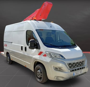 Furgoneta con cesta elevadora