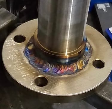 Soldadura TIG de alta resistencia en soporte de acero inoxidable para maquinaria de espectáculos aér