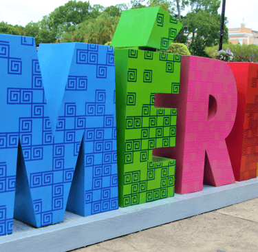 a colorful sign that says'merrime '