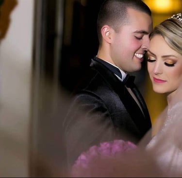 Un beso que sella para siempre el destino de dos almas.