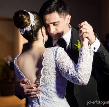 Primer baile lleno de emoción, un momento eterno sellado por el amor