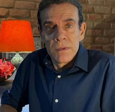 Mario Otavio olhando diretamente para a câmera, com uma expressão séria.