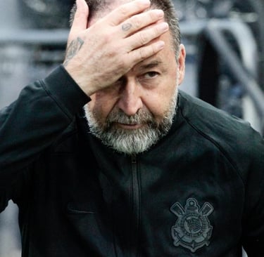 Augusto Melo estressado com a situação do corinthians