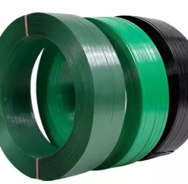 Ventora PET straps tightly securing export pallets in warehouse