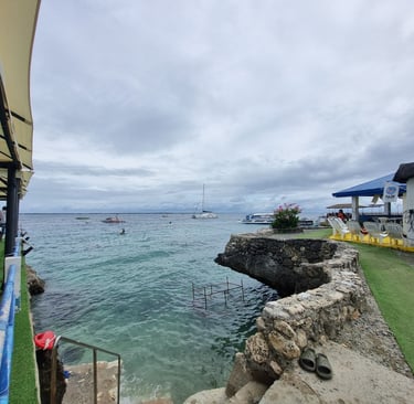 Kontiki beach club facing the ocean