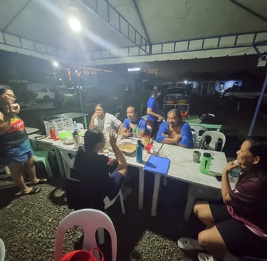 Sugbudiver sharing underwater photography tips after night dive in Cebu