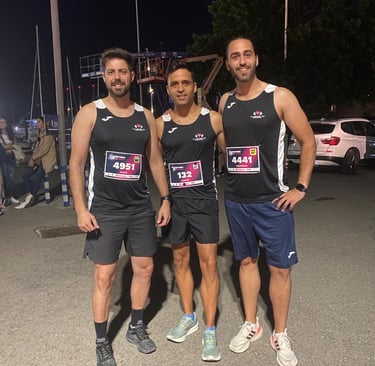Corredores sonriendo antes de la 15 k nocturna valencia