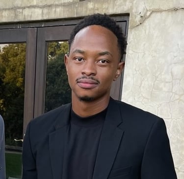 A picture of the CEO and Founder of SummerHaus, Itumeleng Gaboo.