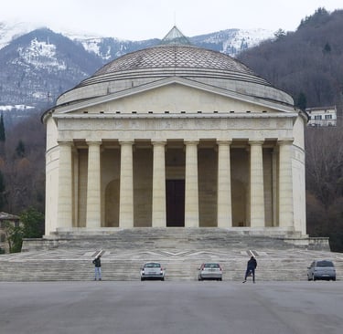 tempio di canova - https://it.wikipedia.org/wiki/Tempio_Canoviano#/media/File:Facade_of_Tempio_Canoviano_-_Possagno_-_Provinc