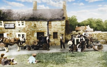 Road menders outside the Black Lion (1909)