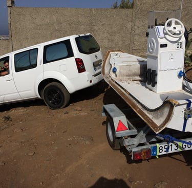 Yeray Sánchez transportando una semirrígida