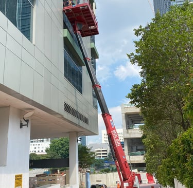 Super Deck Skylift_Glass Panel Installation