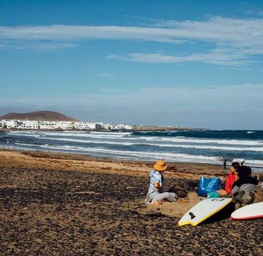 vue de surf à la plage de famara à Lanzarote