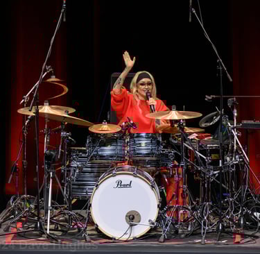 Drummer workshop drum show female