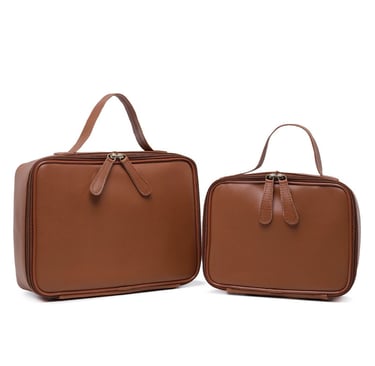 duas maletas de maquiagem marrom