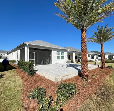 house with red mulch 