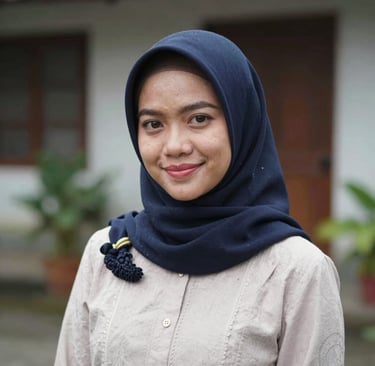woman wearing black crew-neck shirt