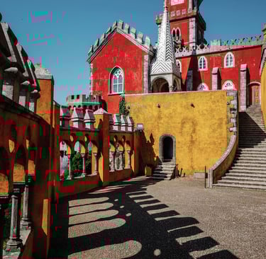 Vista panorâmica da Serra de Sintra com o Palácio da Pena ao fundo - Um dos principais atrativos par