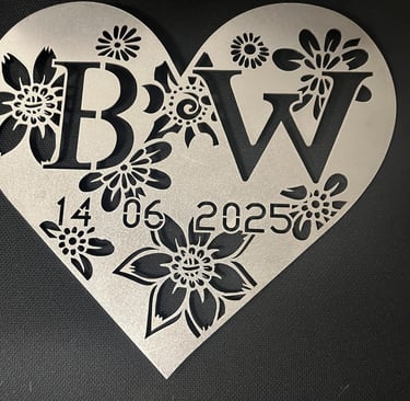 Décoration cœur personnalisée avec initiales SD en inox brossé – découpe laser