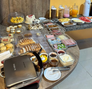 Café da manhã do Hotel Presidente em Ibirubá RS com variedade de opções