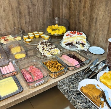Café da manhã do Hotel Presidente em Ibirubá RS com variedade de opções