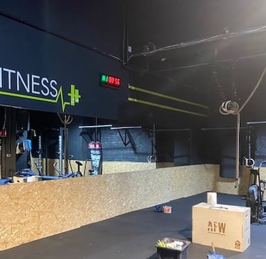 longueur de miroir installé par BLmiroiterie dans une salle de fitness