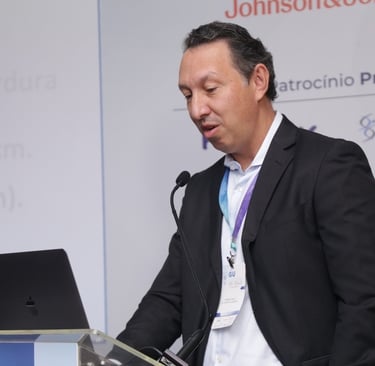 Palestra sobre desafios em cirurgia robótica de câncer de rim