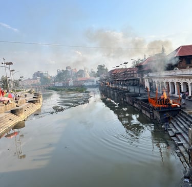 cremation at hindu temple Pashupatinath