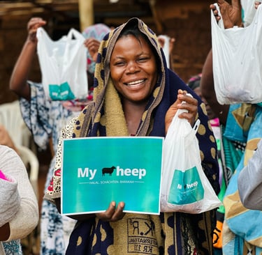 2 Bedürftige Frau erhält Fleischspende durch MySheep_