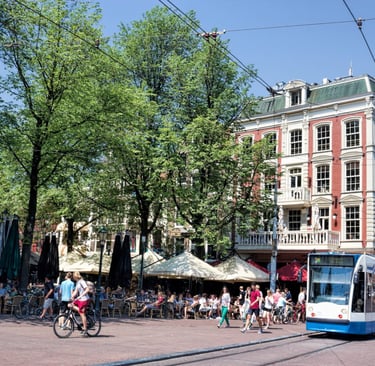 La plaza con más vida de la ciudad. Comercio, restaurantes, cafés, coffeeshops