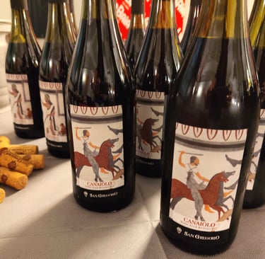 Bottiglie di Canaiolo Toscana Rosso IGT San Gregorio durante la degustazione