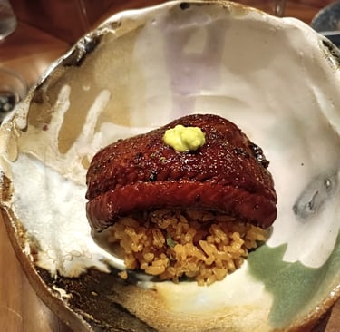 Anguilla laccata servita su riso al ristorante Nobuya Milano